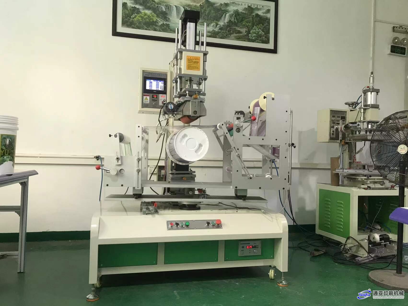 TYH-S350SRC圓錐方錐形多功能涂料桶熱轉(zhuǎn)印機(jī)